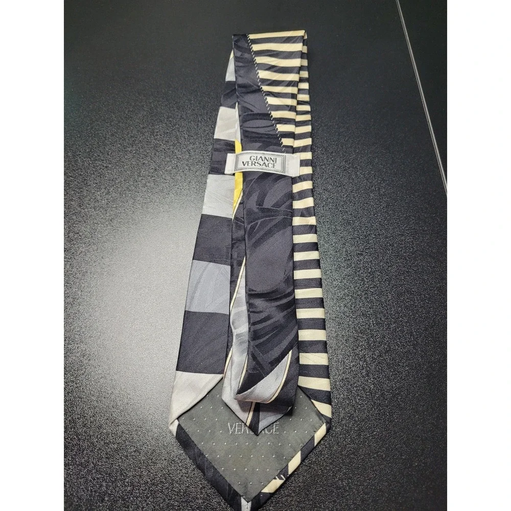 Gianni Versace Men's Necktie Black Striped Silk 3.75
